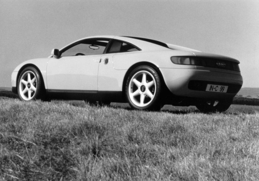  Audi Quattro Spyder Concept 1991 года  (фото 2 из 13)